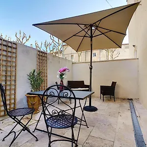 https://appartement-avec-terrasse-en-centre-ville-de-saint-remy.fr-provencehotel.com